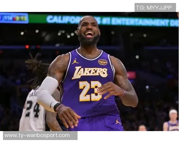 帕森斯:詹姆斯回归后里夫斯依然是湖人队的第二选择 帕森斯:詹姆斯回归后里夫斯依然是湖人队的第二选择