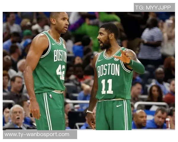 浓眉缺席九场比赛坐板凳身穿NFL球衣观战绿湾包装工比赛